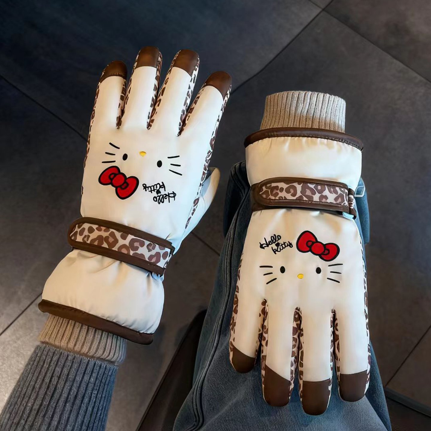 御寒HelloKitty猫滑雪手套女士冬季可爱加绒加厚骑车保暖防寒骑行