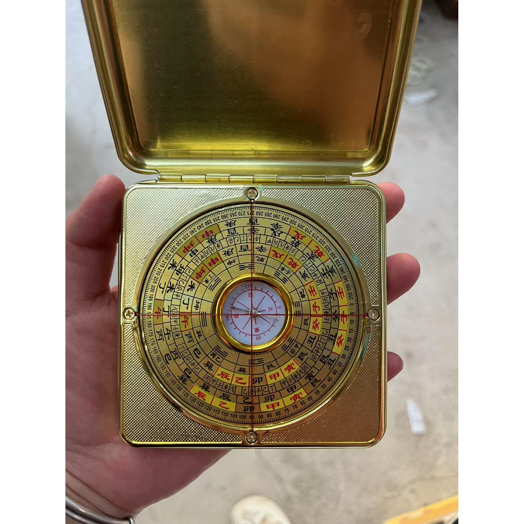 精品摆件黄色指南针