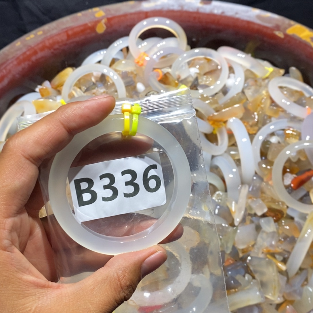 小***佳玛瑙/玉髓未镶嵌手镯
