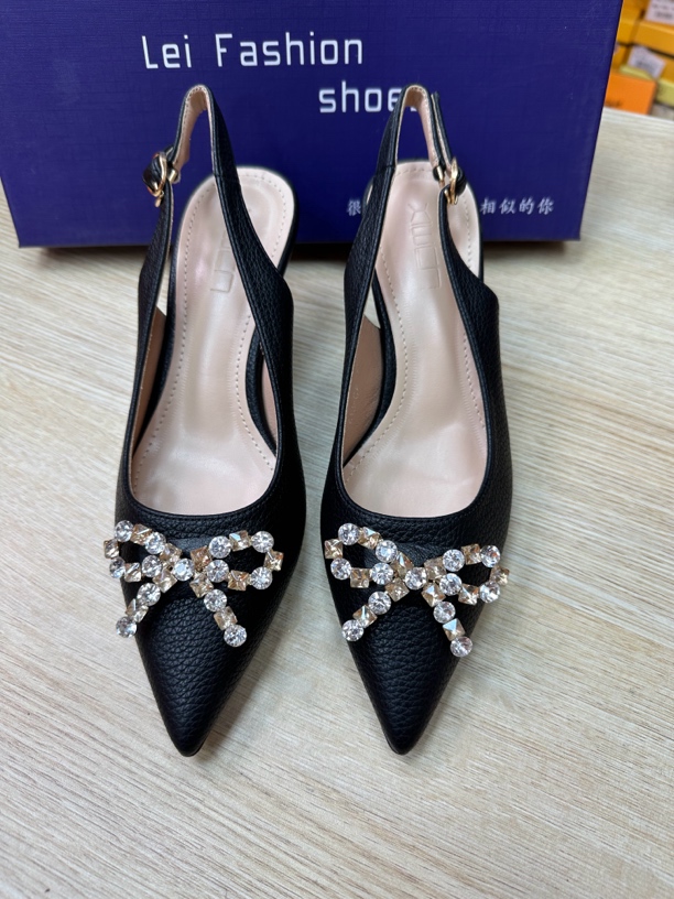 蝴蝶结钻扣5公分春款半包跟鞋