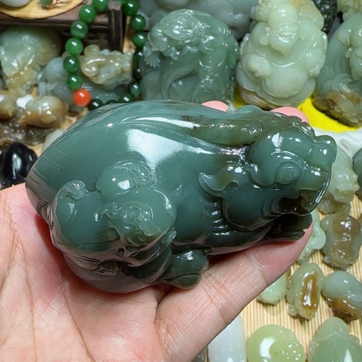 和田玉未镶嵌把件王