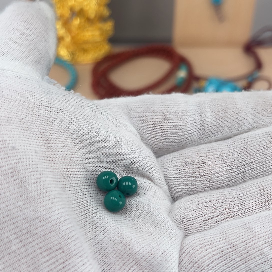 C***d绿松石未镶嵌珠宝奇石三连珠，1.75g 卡6.5mm6.6mm