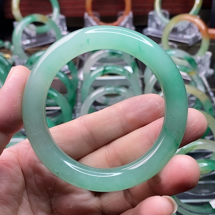 石英质玉手镯未镶嵌