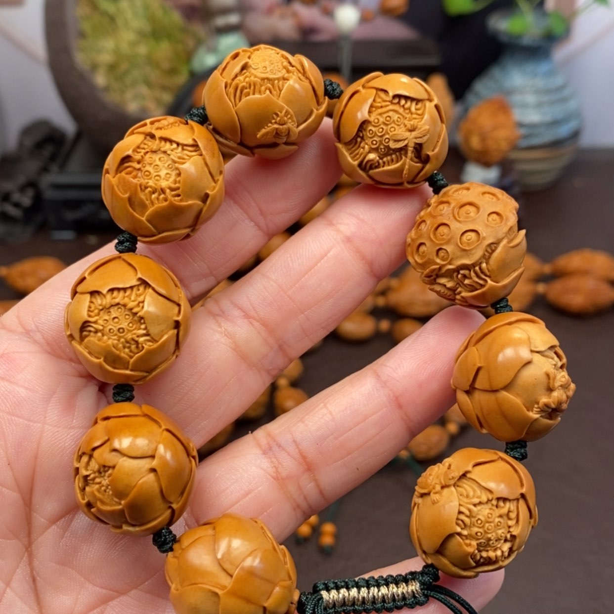 【闪购商品】橄榄核吊坠九品莲花