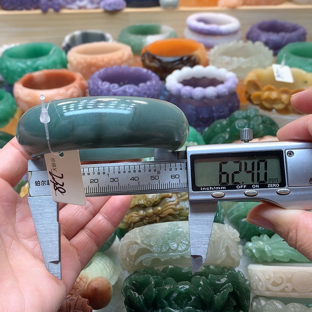 未镶嵌手镯石英质玉