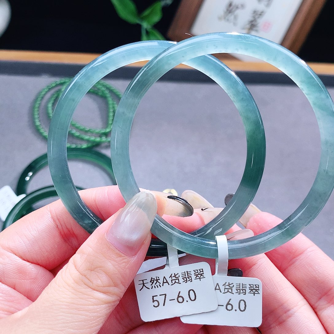 翡翠手镯（圆镯）未镶嵌