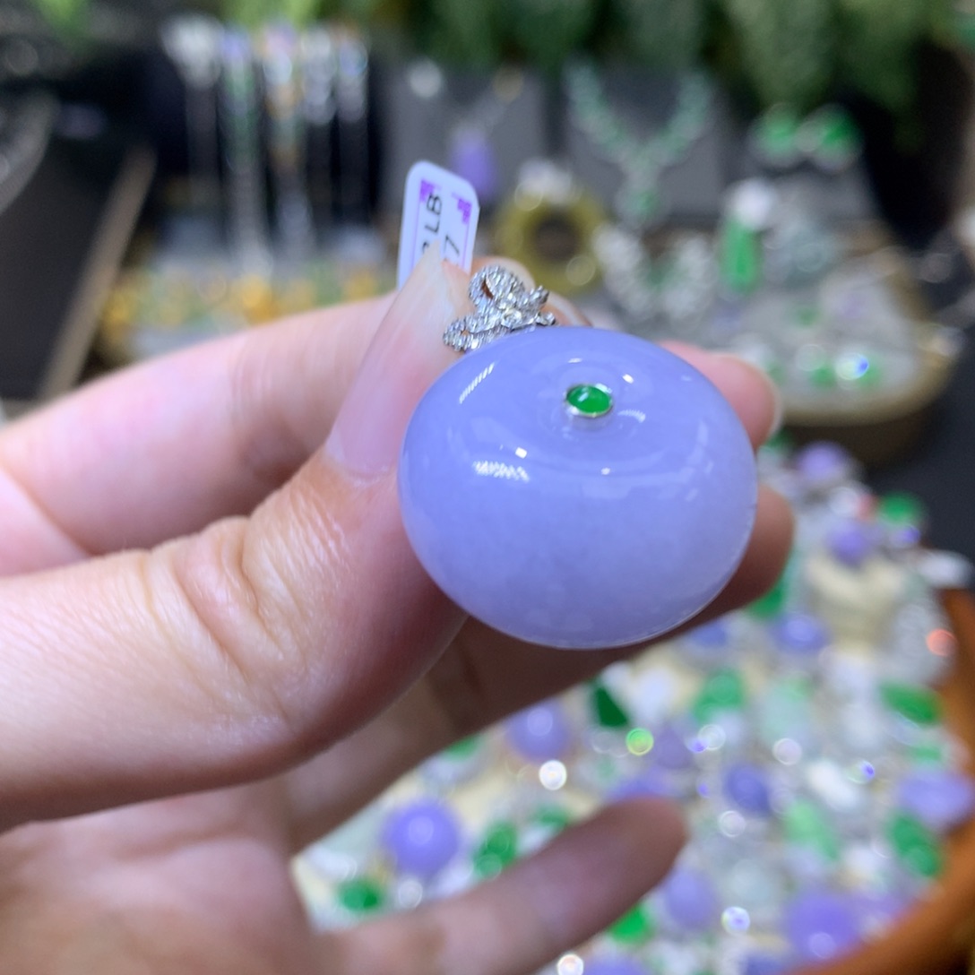 颈饰18K金镶嵌翡翠