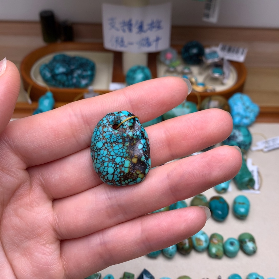 黄***华绿松石未镶嵌珠宝奇石