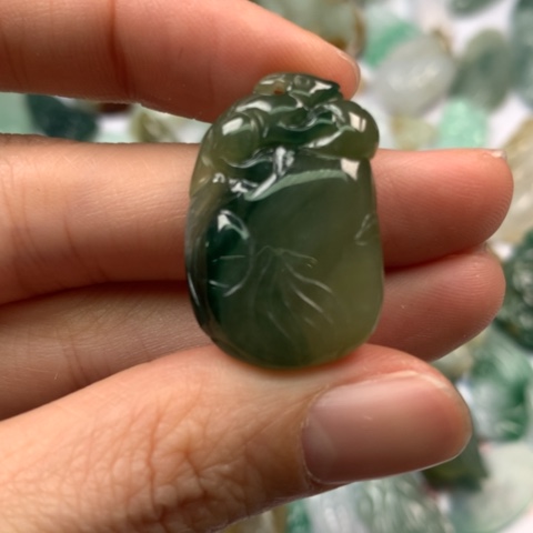 翡翠颈饰未镶嵌翡翠