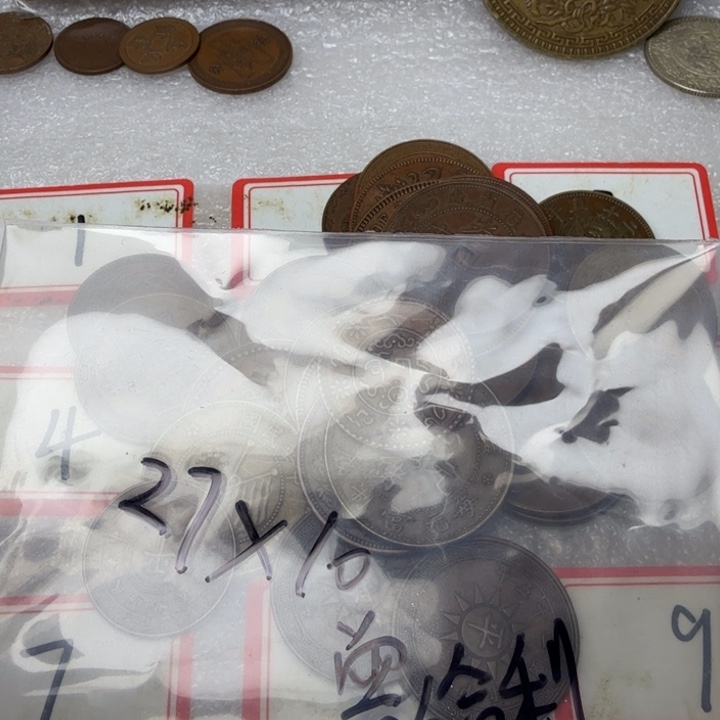 上27个铜币工艺品摆件