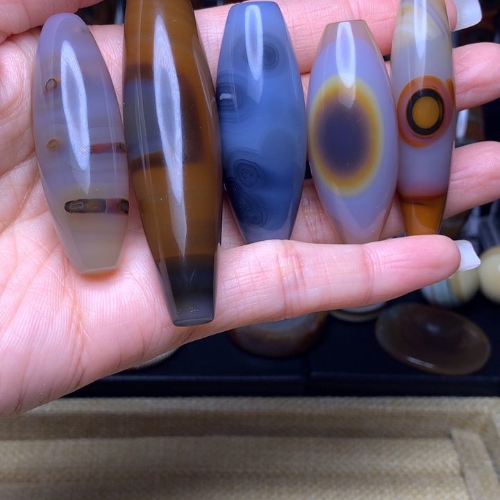 沐***风玛瑙/玉髓未镶嵌颈饰