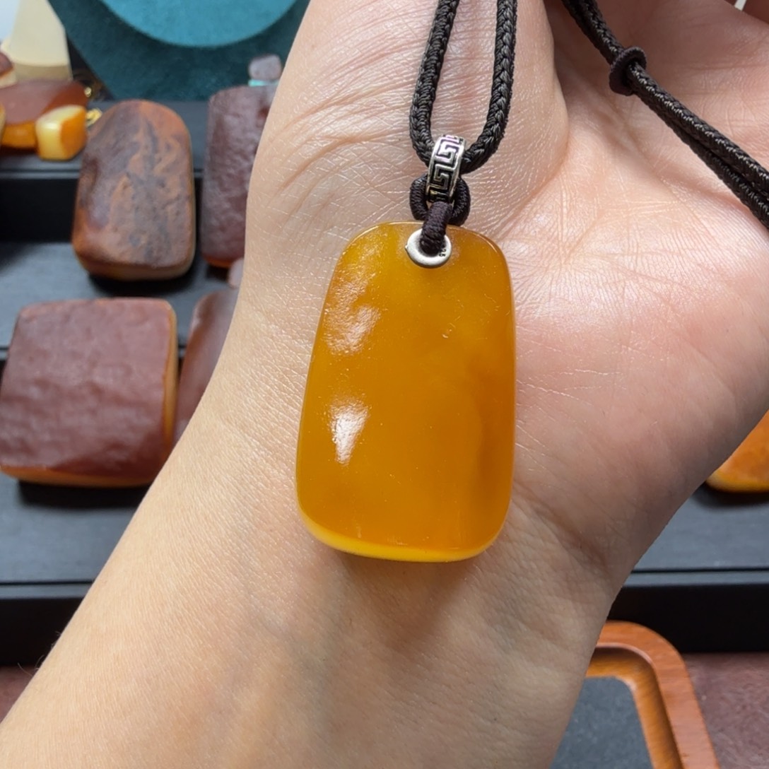 琥珀吊坠(赠链)未镶嵌