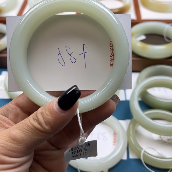 和田玉手镯未镶嵌瑶*