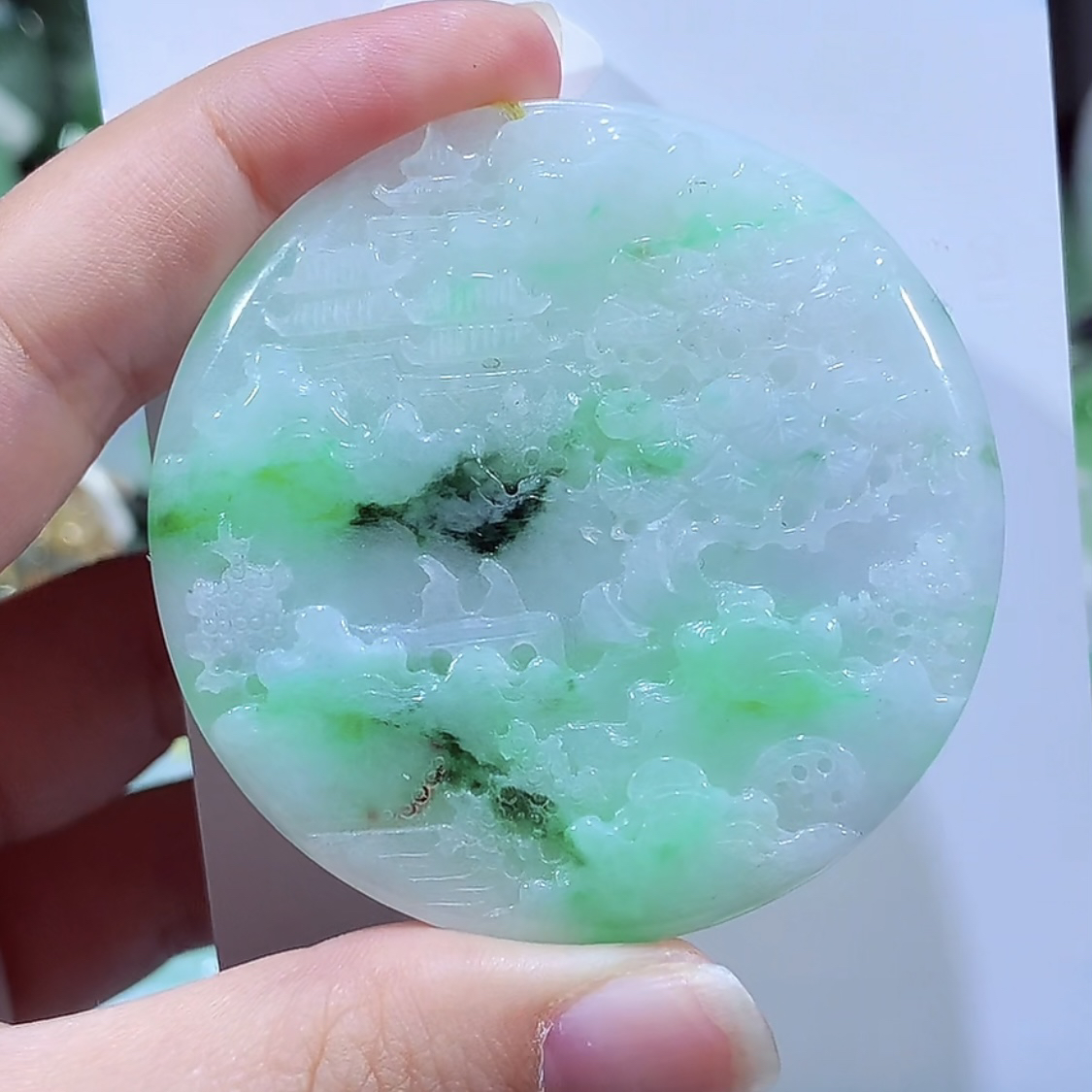 缅甸天然A货翡翠飘绿山水吊坠