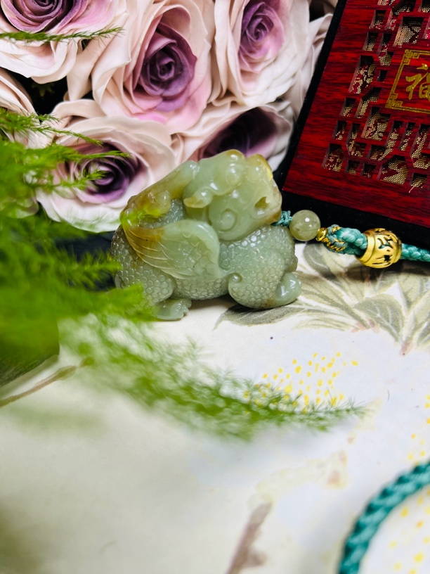 和田玉黄口貔貅手把件