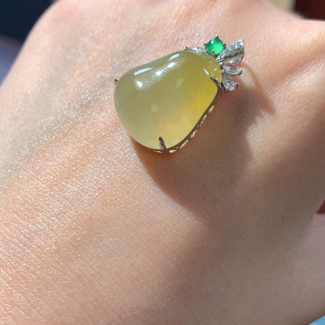 翡翠18K金镶嵌颈饰福瓜