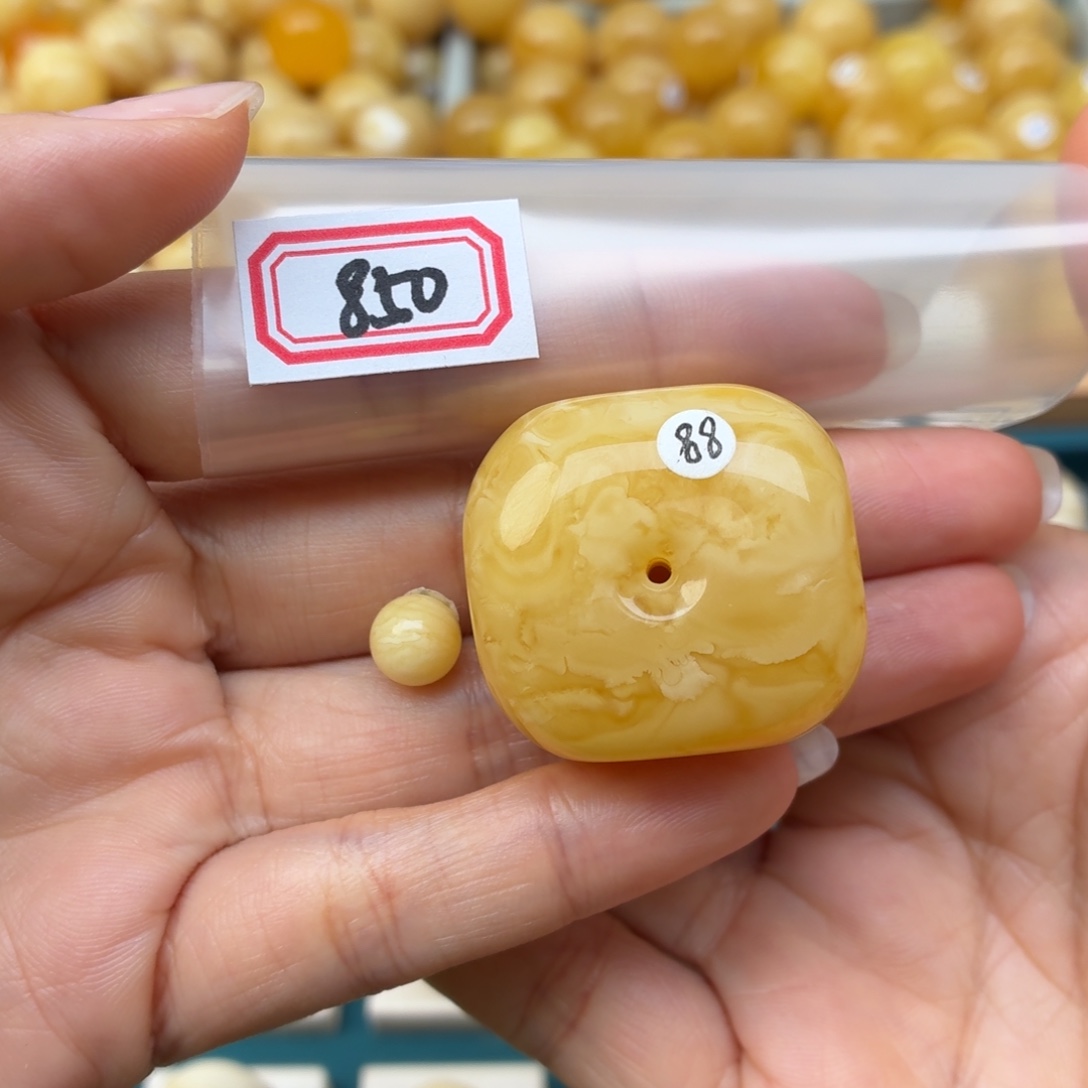 C***名蜜蜡未镶嵌裸石蜜蜡