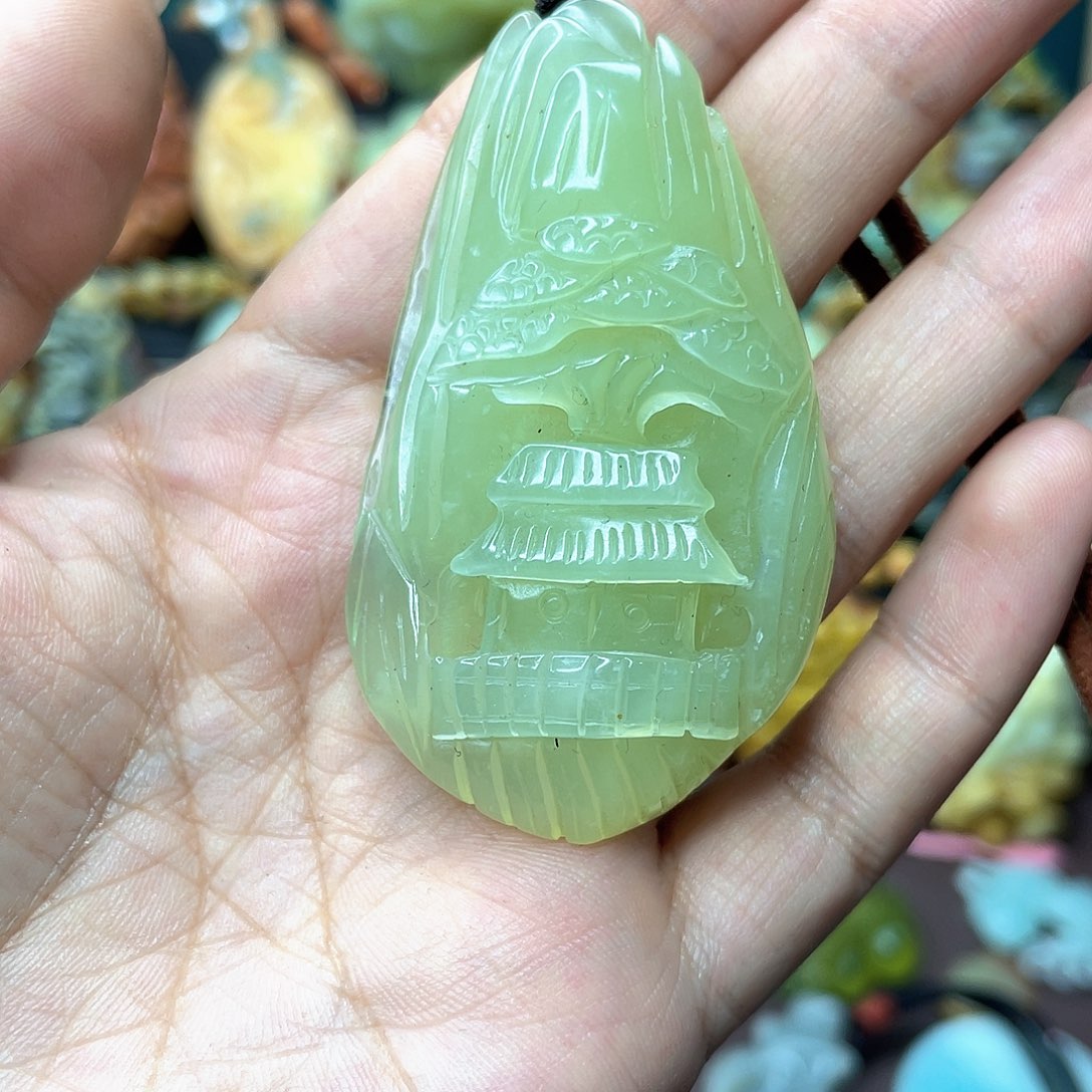 蛇纹石玉颈饰未镶嵌