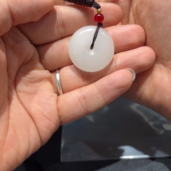 石英质玉未镶嵌颈饰