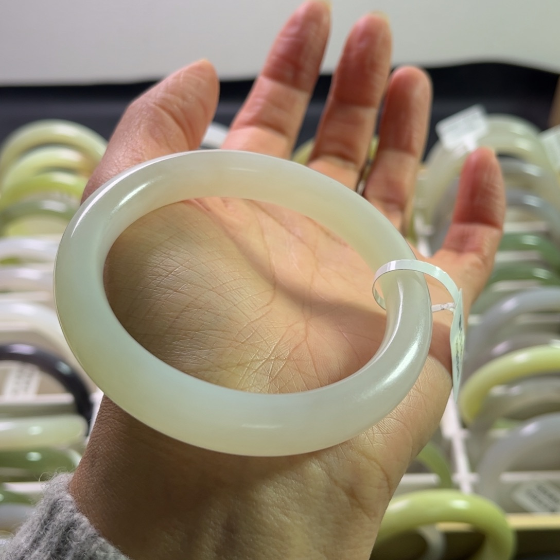 和田玉手镯57.8圈未镶嵌