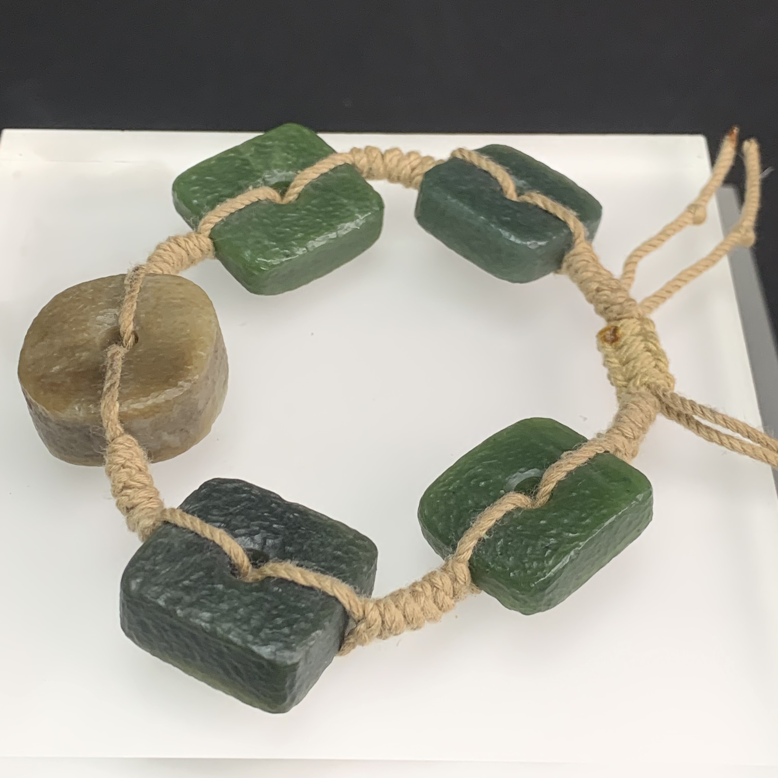 S038珠宝玉石精选和田玉手串