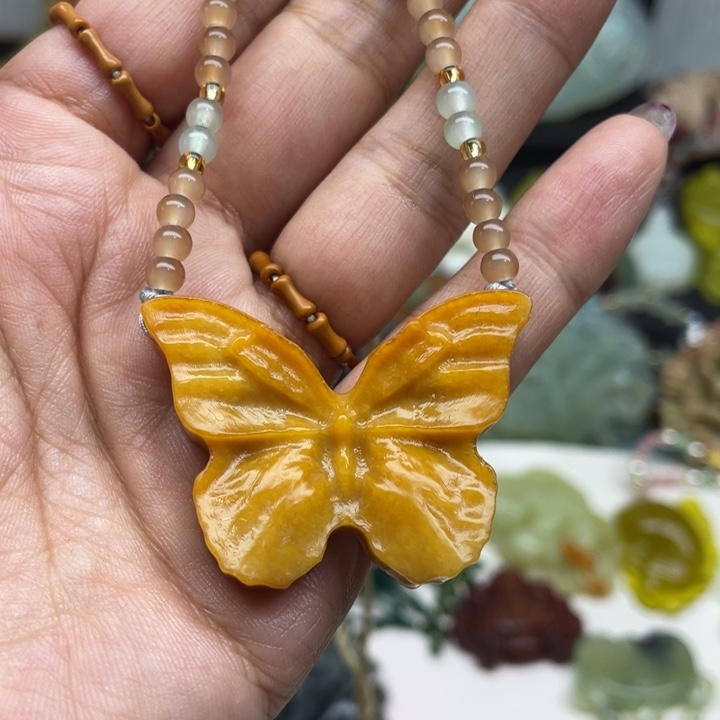 蛇纹石玉未镶嵌颈饰