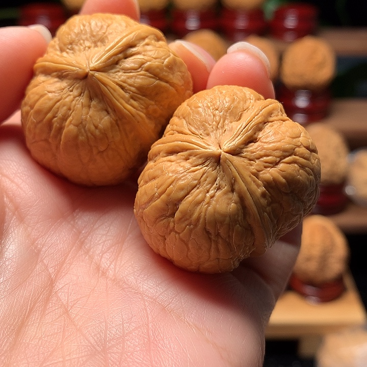 桃核吊坠黄金蜢三棱38尺寸