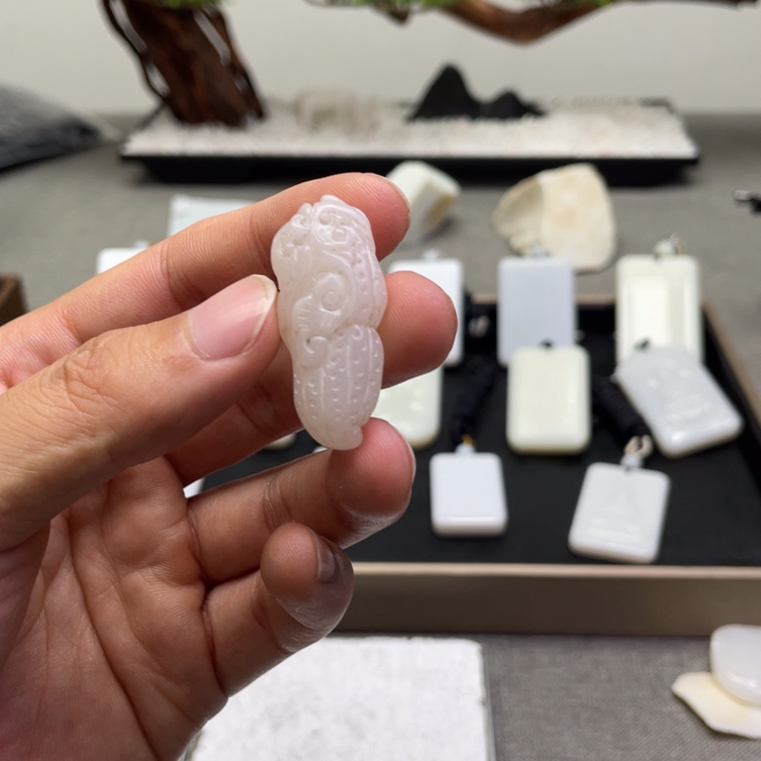 和田玉未镶嵌颈饰