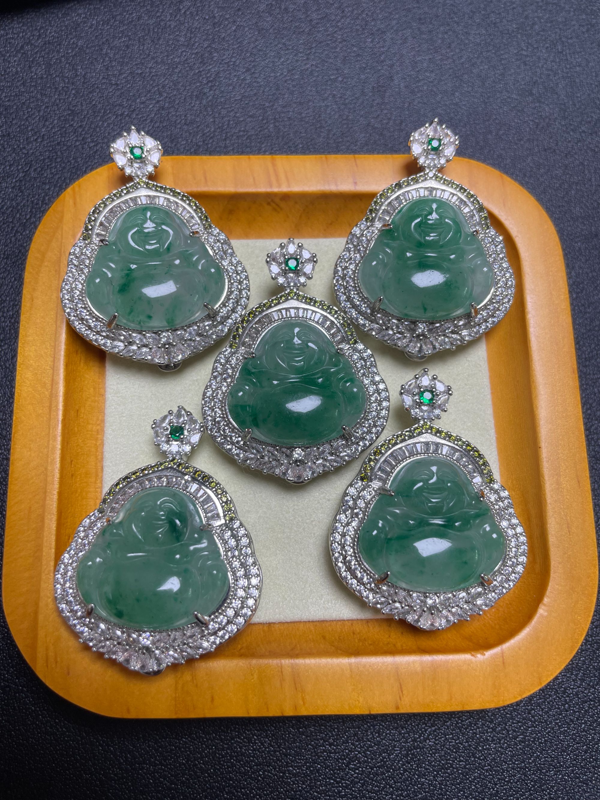 天然A货非洲翠豪镶金色佛公吊坠 33.3*43.3*15.3多样性发1件 C19