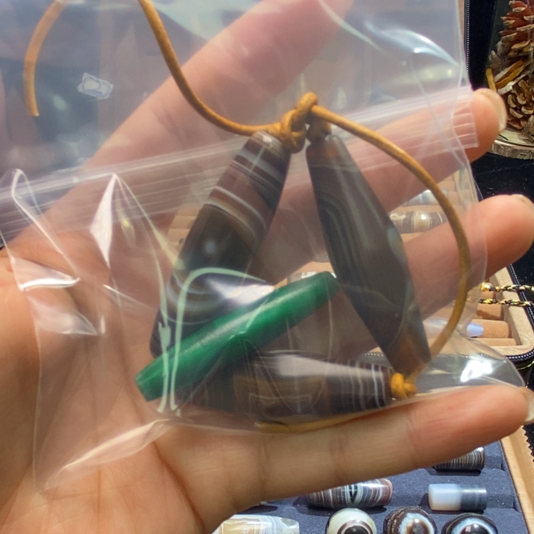 猗***座玛瑙/玉髓未镶嵌颈饰