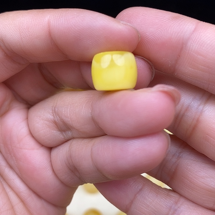 未镶嵌琥珀珠宝奇石