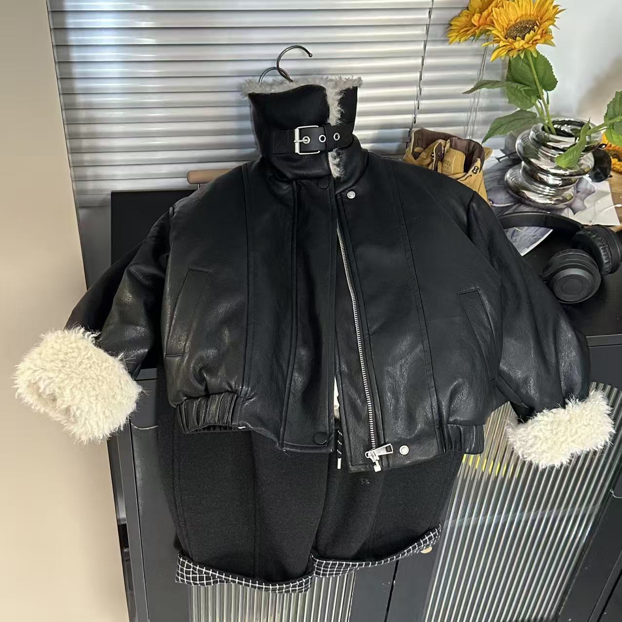 2025款韩版中大童新款ins短款冬季polo领皮衣帅气羊羔绒立领夹克