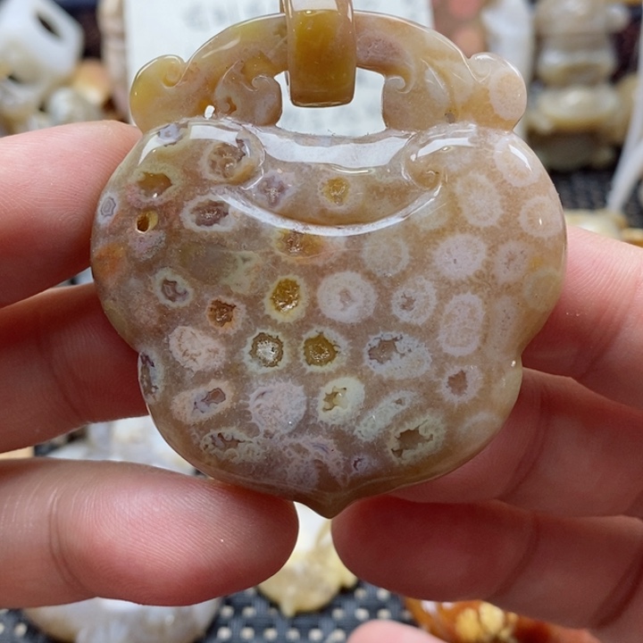 石英质玉颈饰未镶嵌