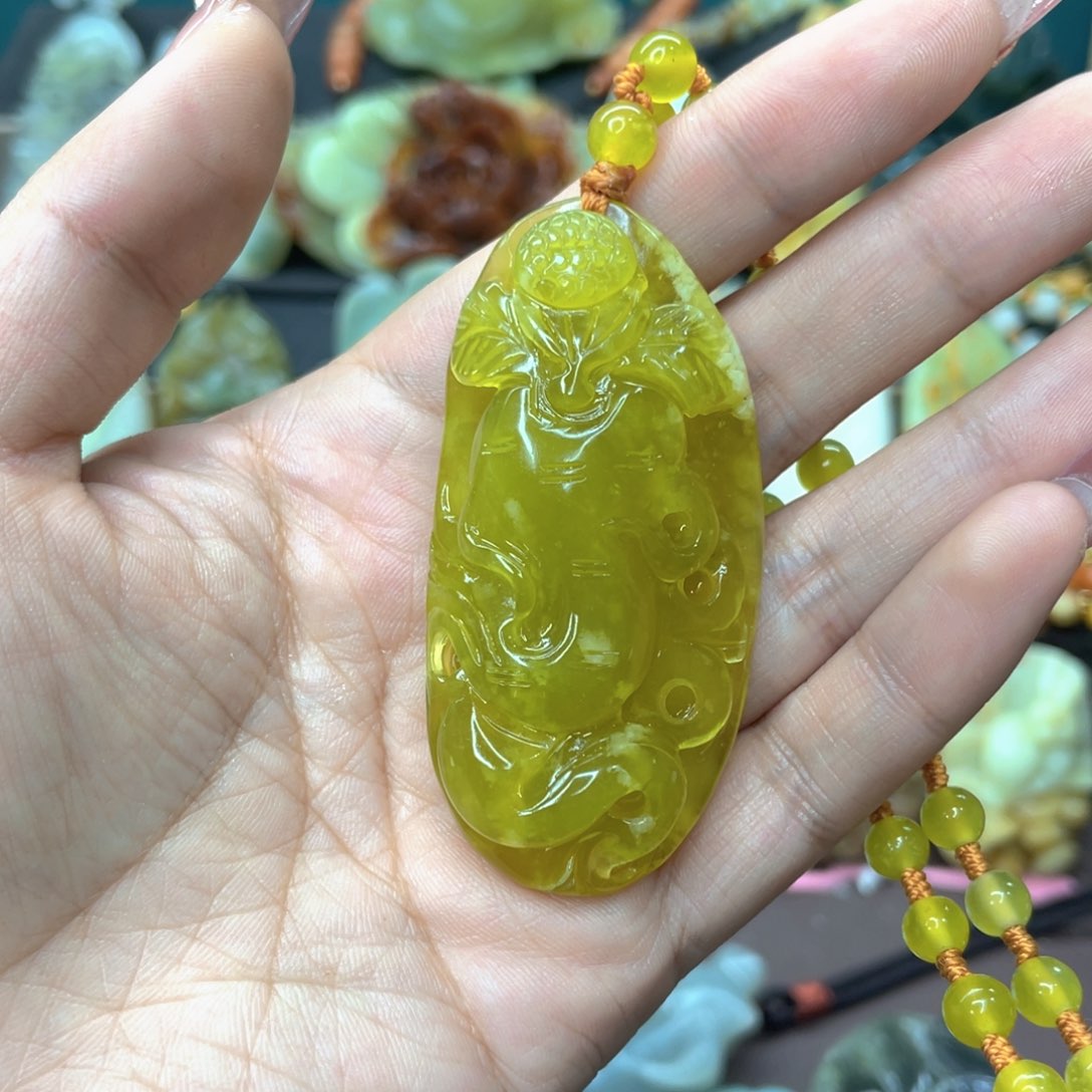 蛇纹石玉颈饰未镶嵌