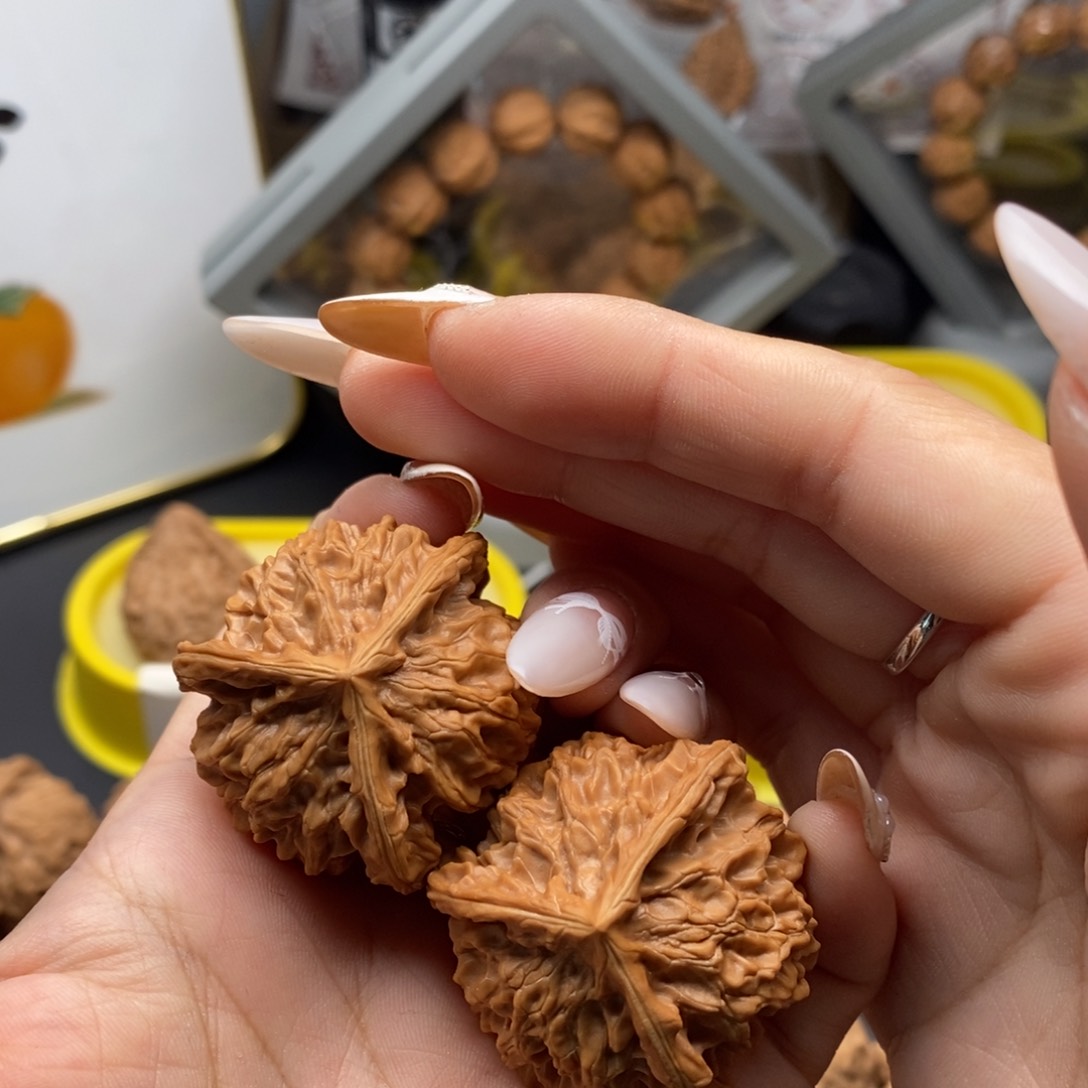 文玩核桃吊坠盘山三棱37