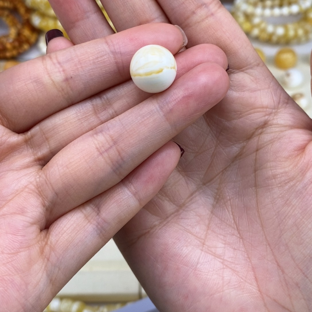 琥珀裸石未镶嵌依****N12+圆珠
