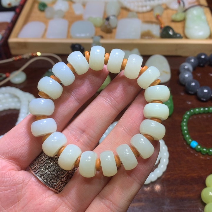 棚***少和田玉未镶嵌颈饰