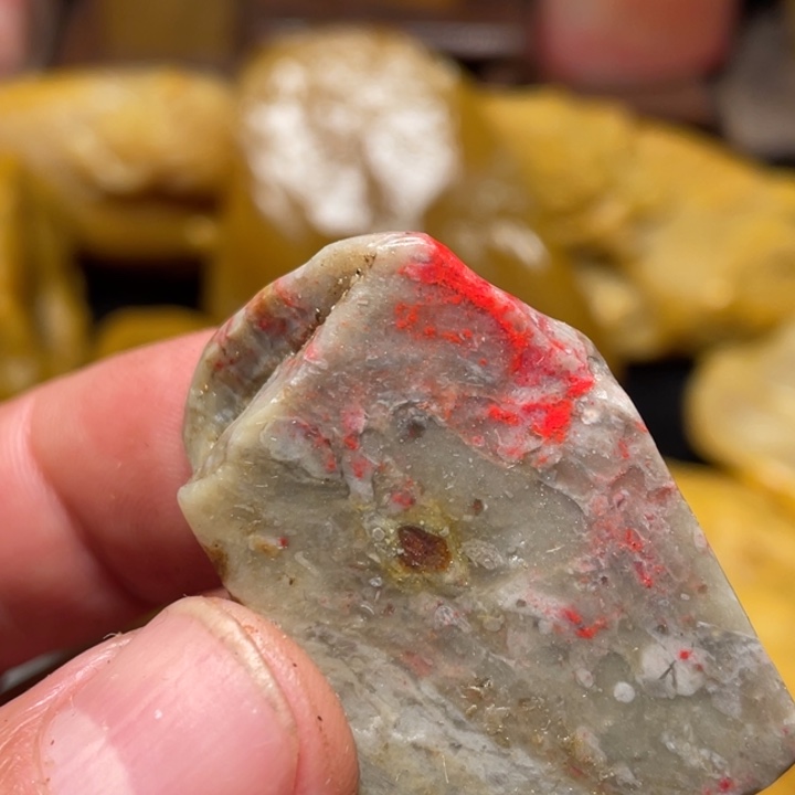 田黄石30克软地鸡血