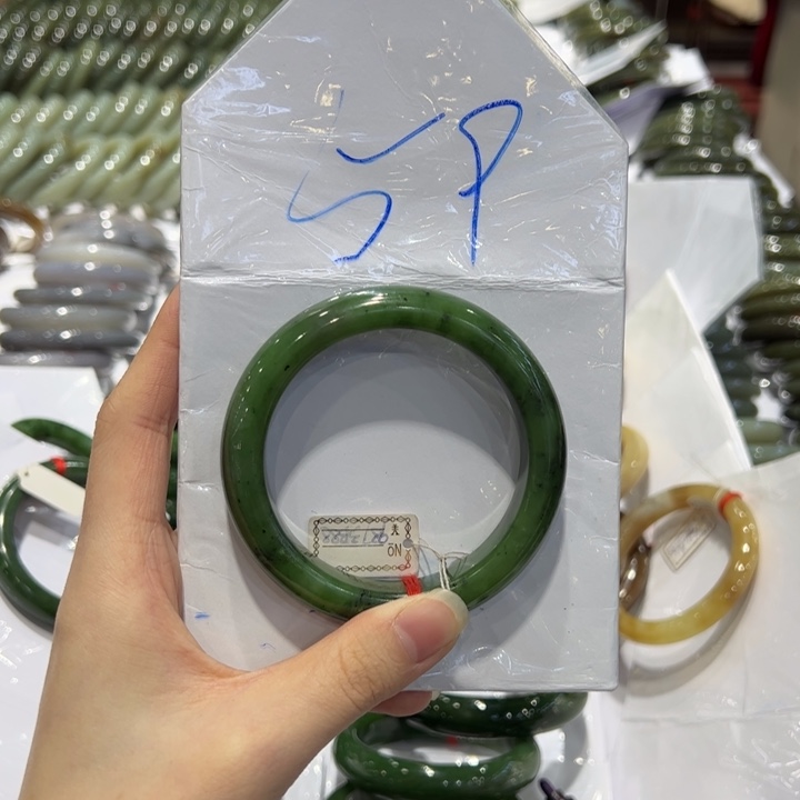 和田玉（糖玉）手镯未镶嵌