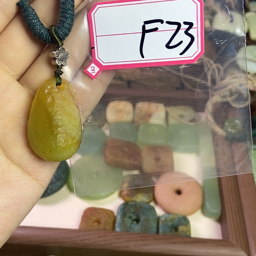 蛇纹石玉手链未镶嵌淡**笑