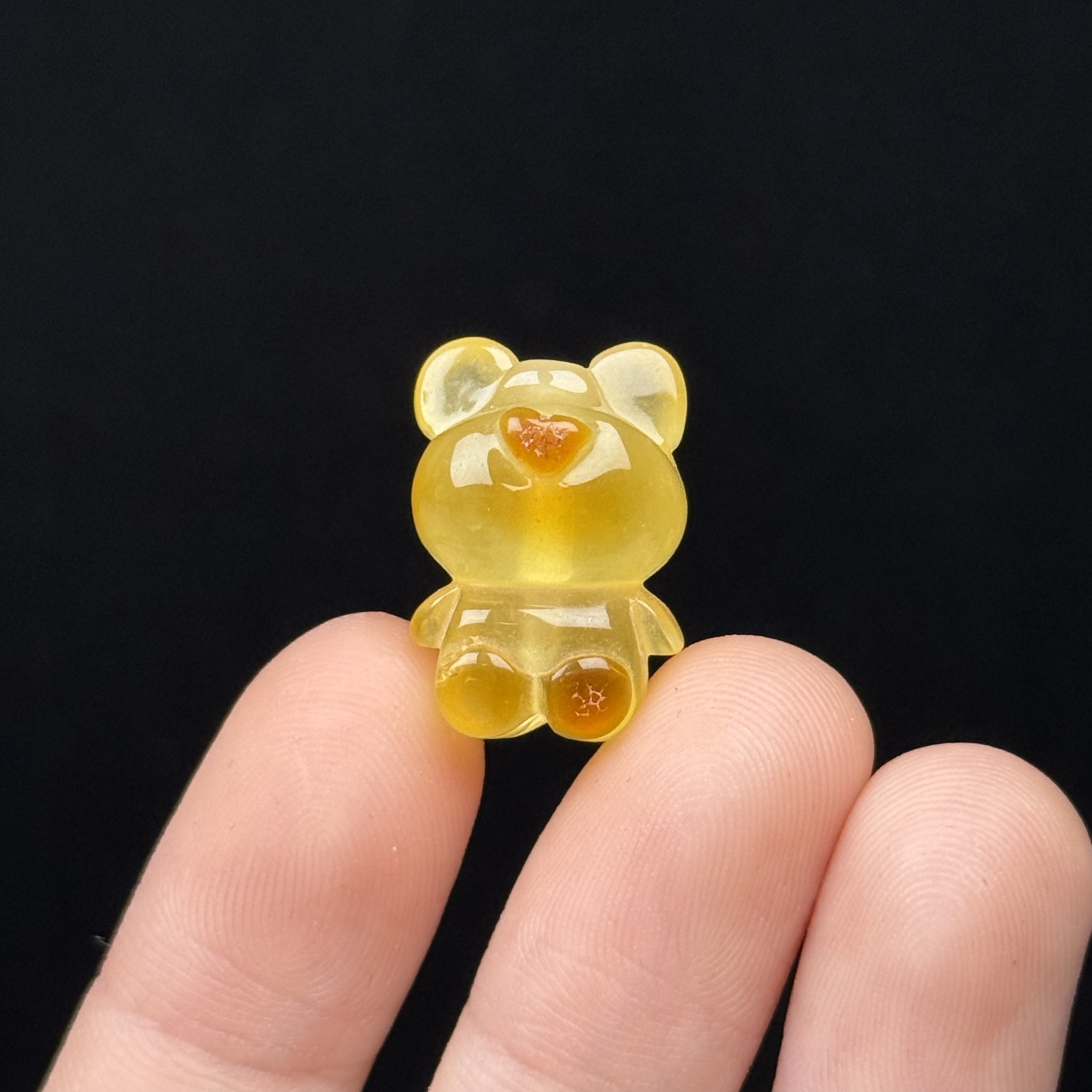 K1497天然原矿蜜蜡 雕刻小熊13*19*12mm 支持鉴定 假一罚十