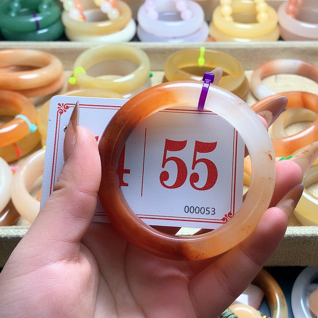 未镶嵌石英质玉（黄龙玉）手镯