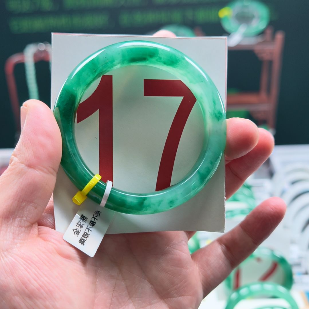 石英质玉（非洲翠）未镶嵌手镯