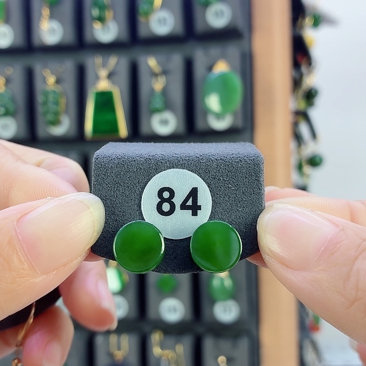 18K金镶嵌和田玉耳饰