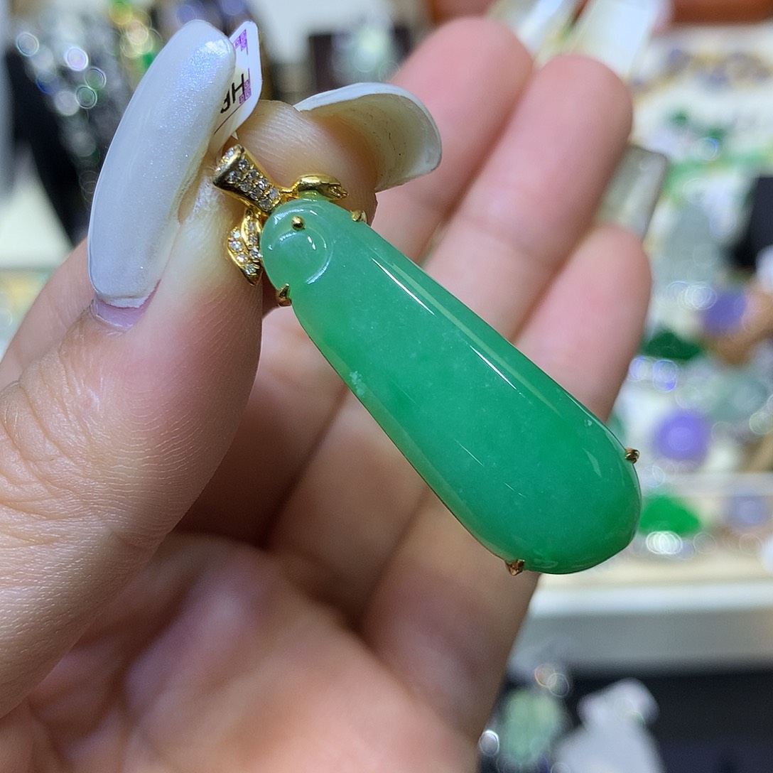 翡翠18K金镶嵌颈饰