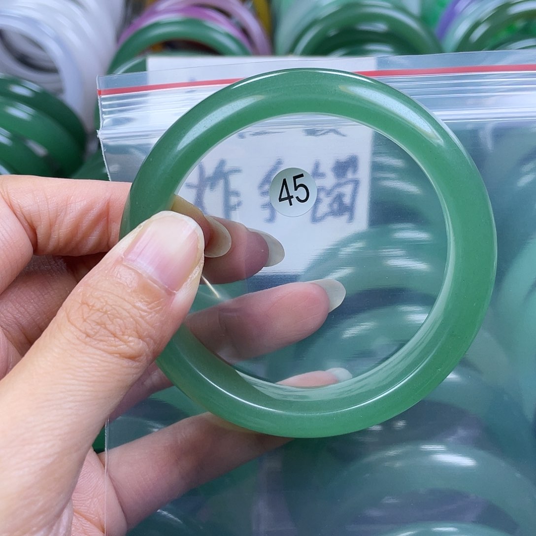 【闪购商品】未镶嵌手镯石英岩玉58