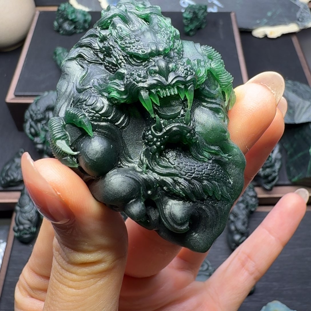 定制翡翠未镶嵌龙牌