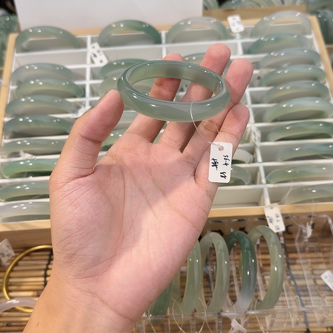 玛瑙/玉髓未镶嵌手镯圈口56.6