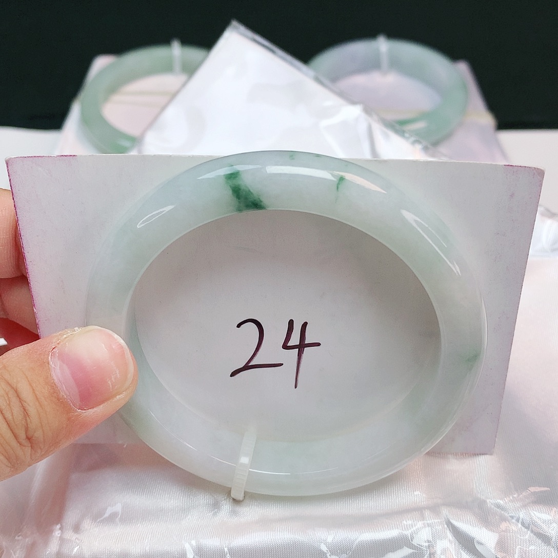 翡翠未镶嵌手镯正圈56.8