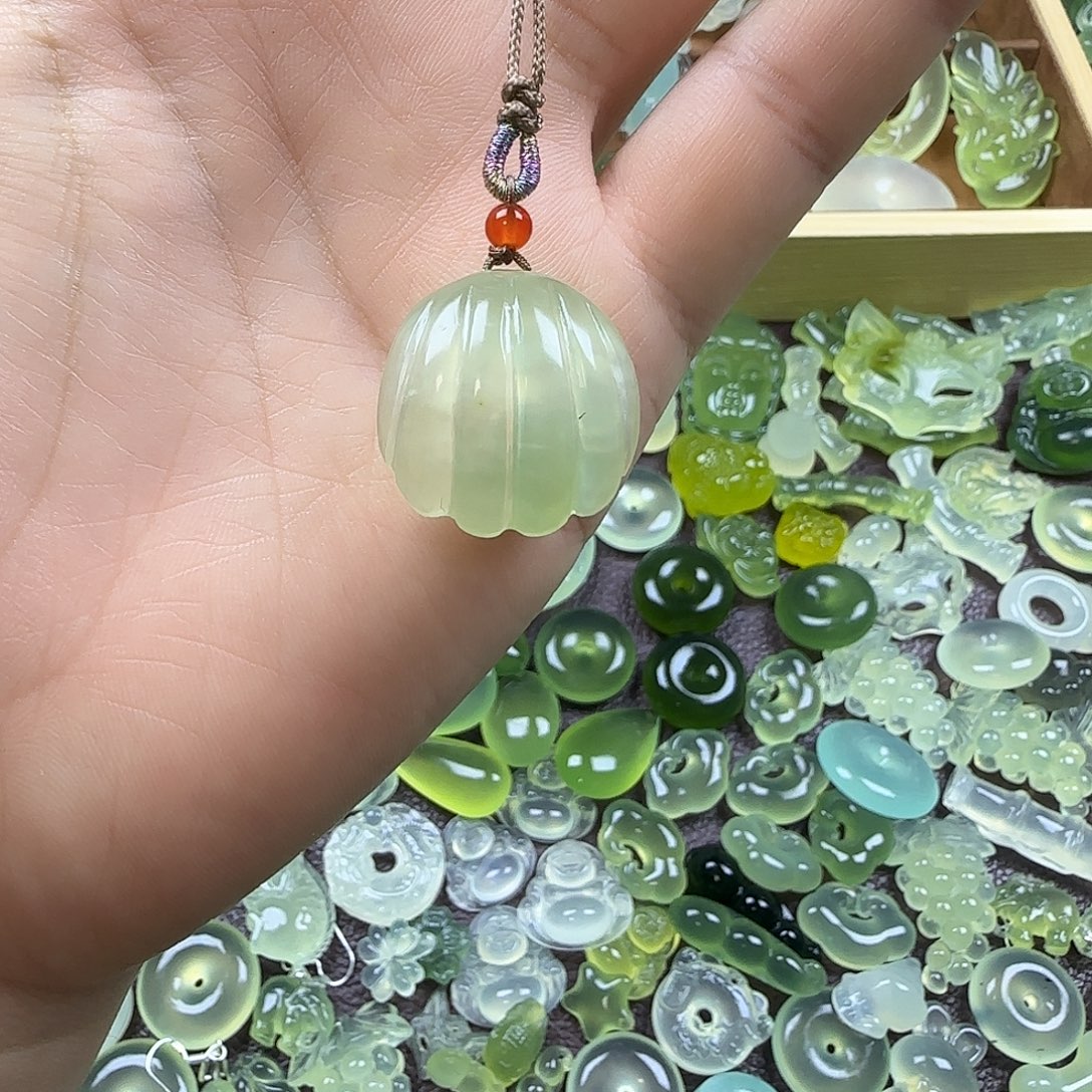 蛇纹石玉未镶嵌岫玉吊坠